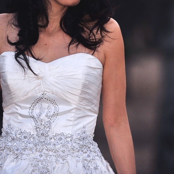 Monique Lhuillier wedding dress - Picture 8 of 8